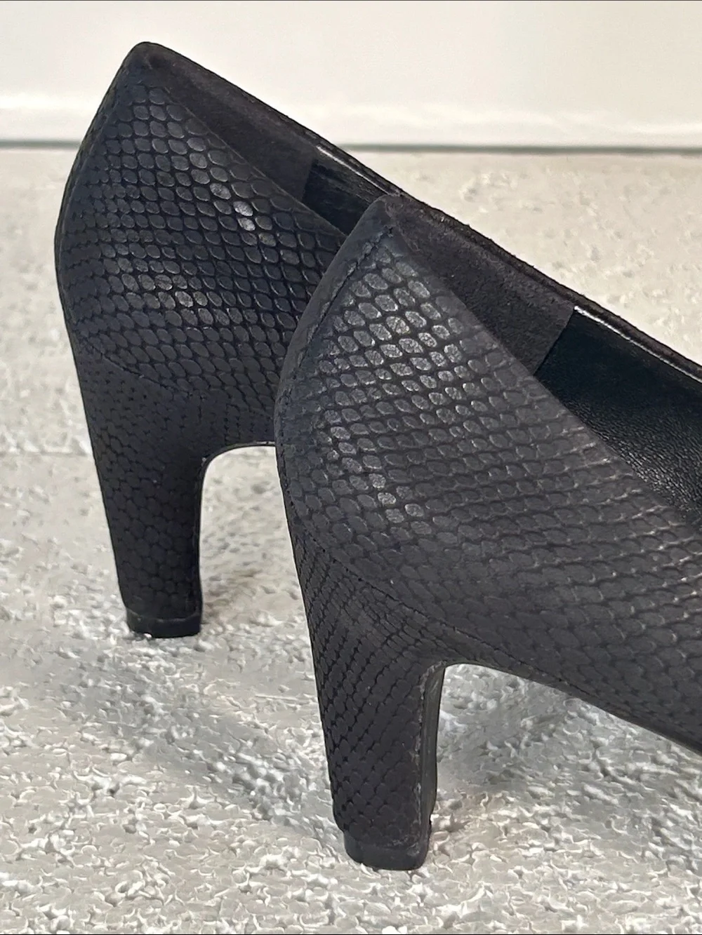Ecco SZ38 7.5US Black Suede Embossed Leather Heels Classic Office Dressy Old $